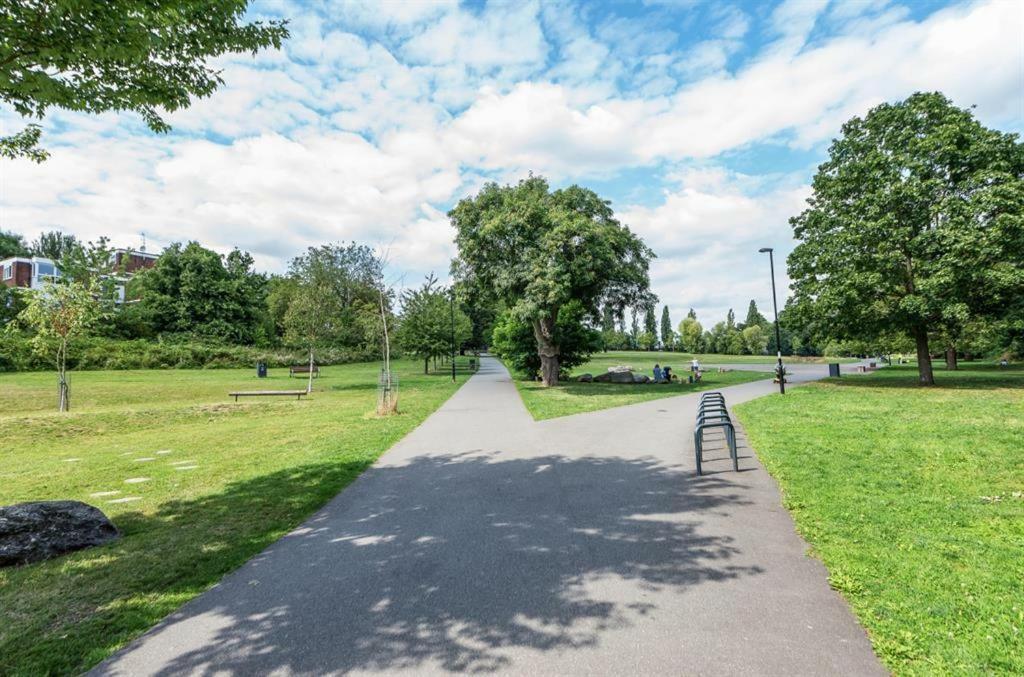 Large 2 Bed Lewisham Catford - Long Allowed Appartamento Londra